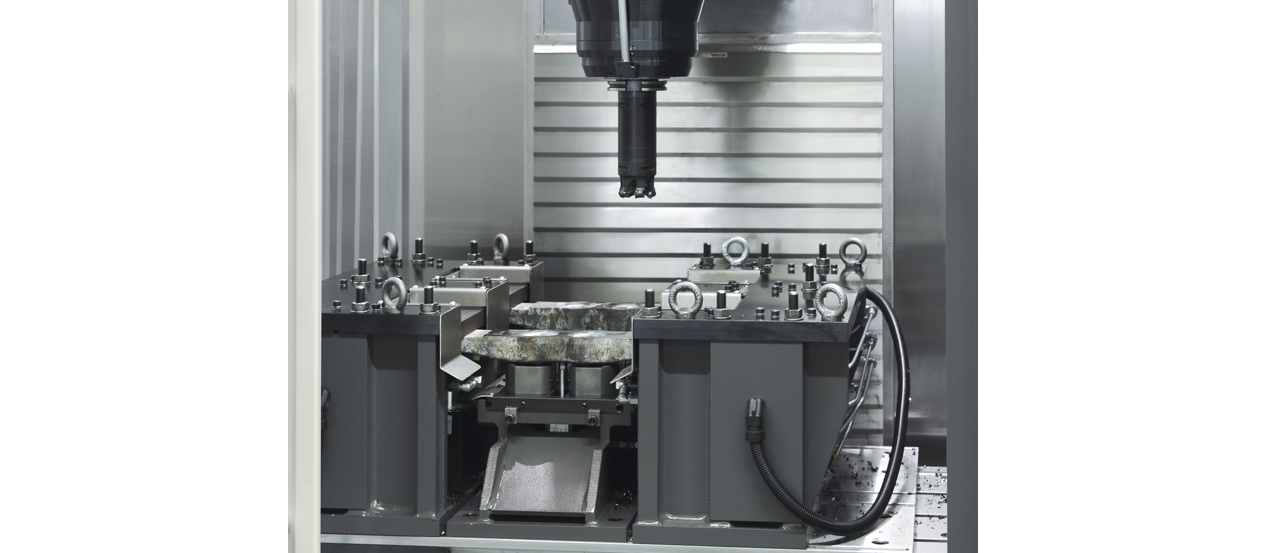 Workpieces are aligned by means of centring bolts and clamped from beneath against a hydraulically movable surface